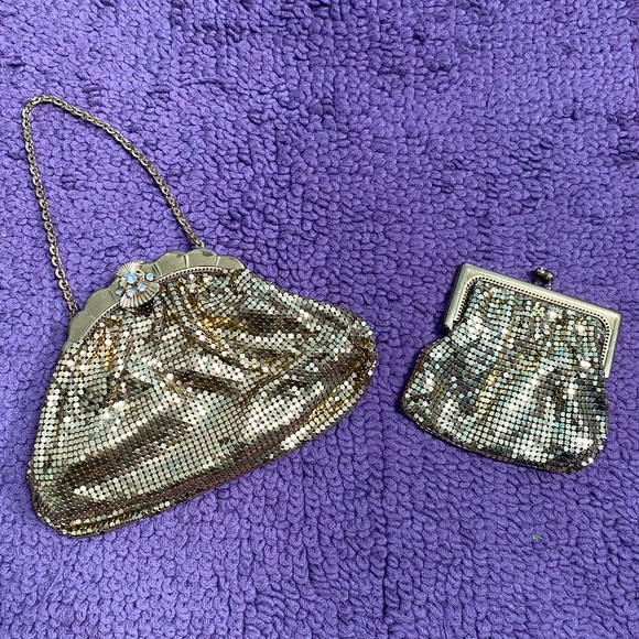 Vintage gold evening bag with matching coin purse - Picture 2 of 8